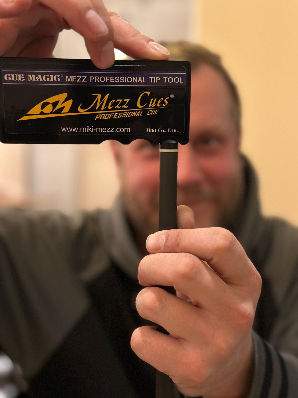 Kärki muotoillaan Mezz Cue Magic -työkalulla